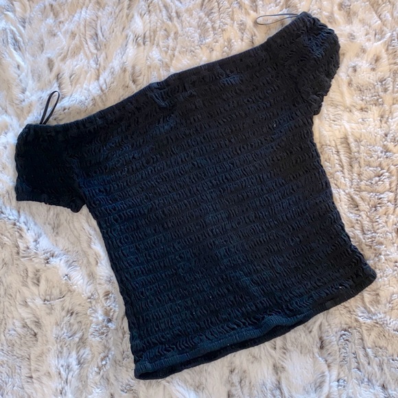 Off the shoulder smocked crop Black tee shirt Wishful Thinking Small - Picture 7 of 7